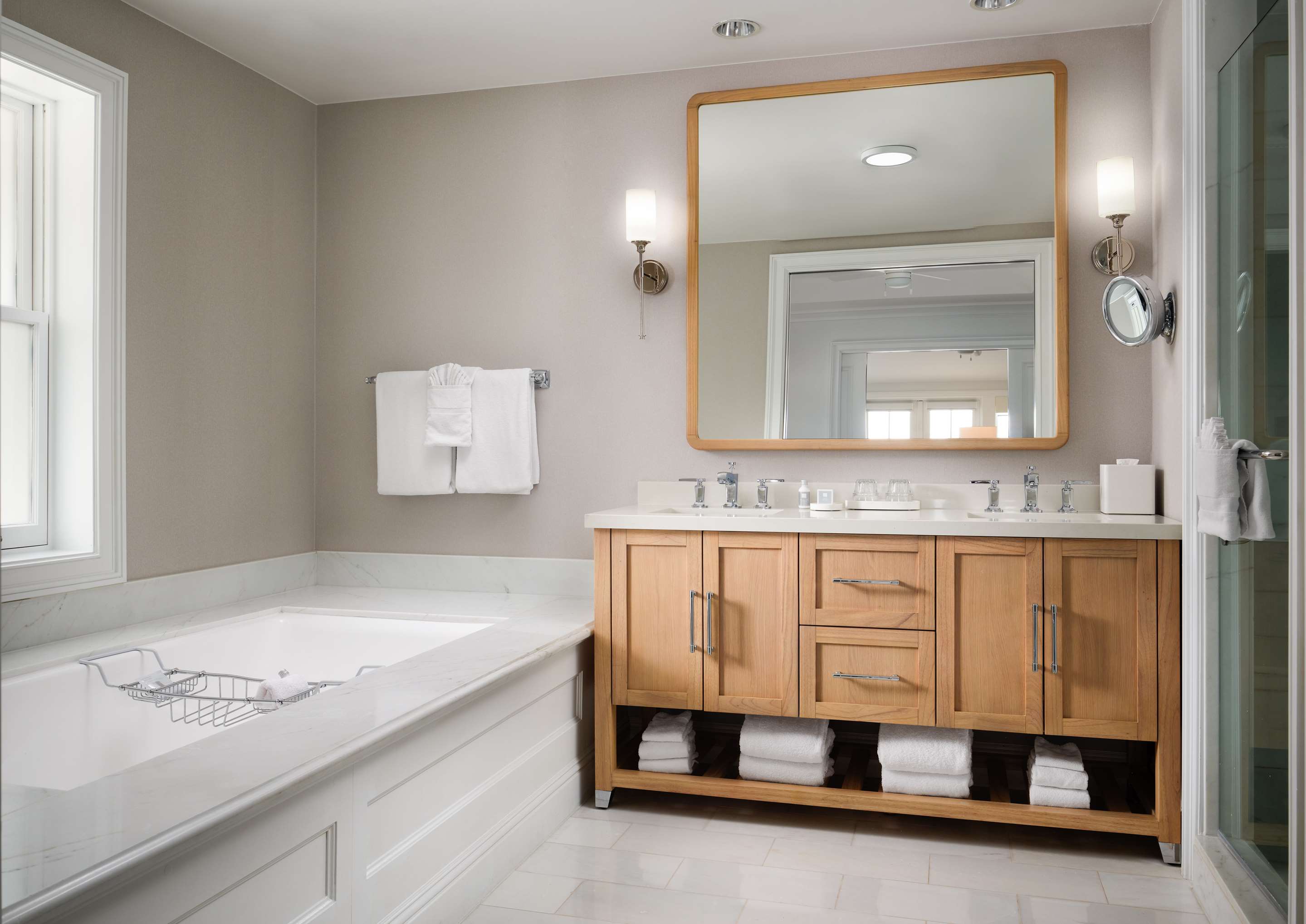 Guest room bath