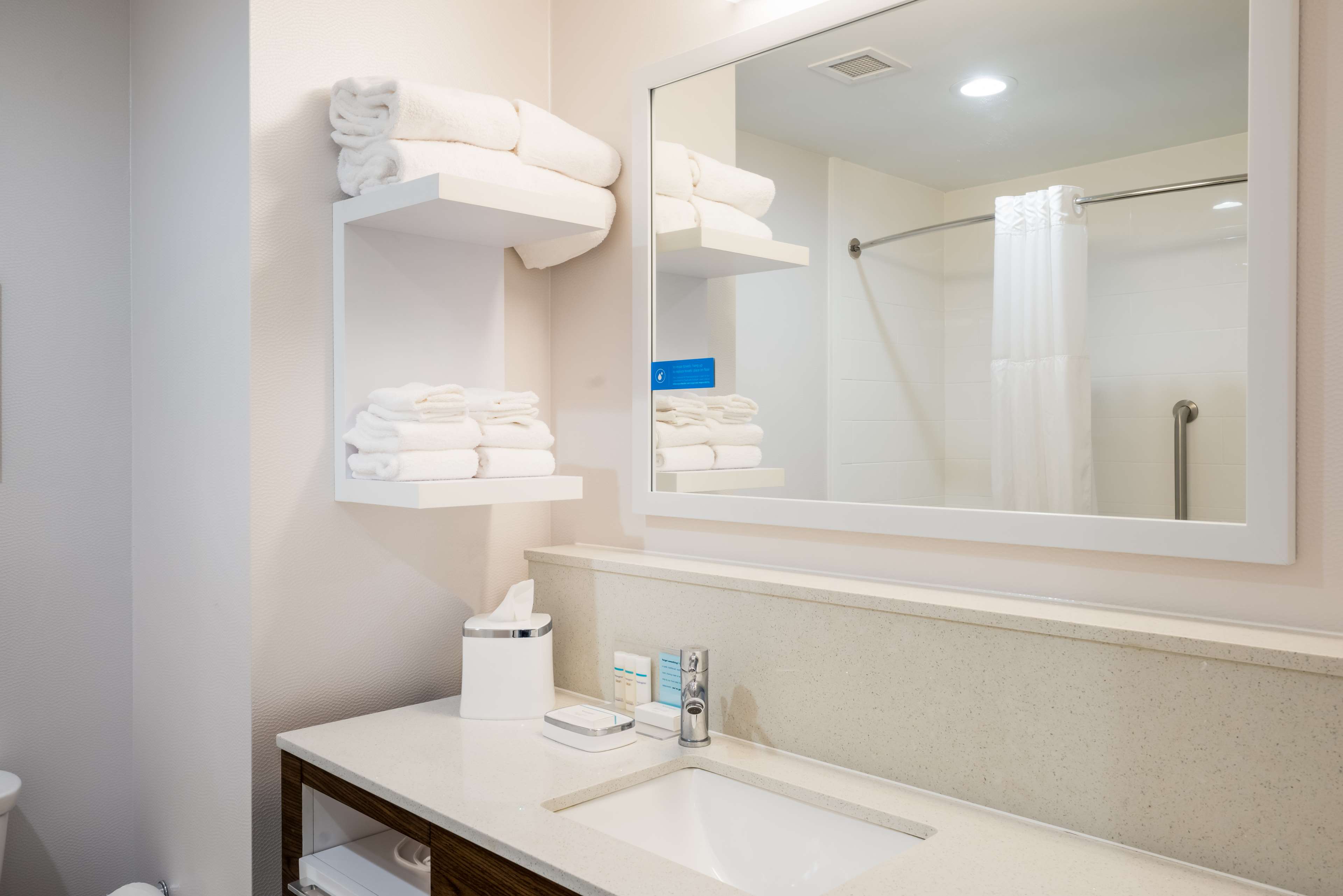 Hampton Inn Newport, TN Room Type - TWO QUEEN BEDS ROOM NS