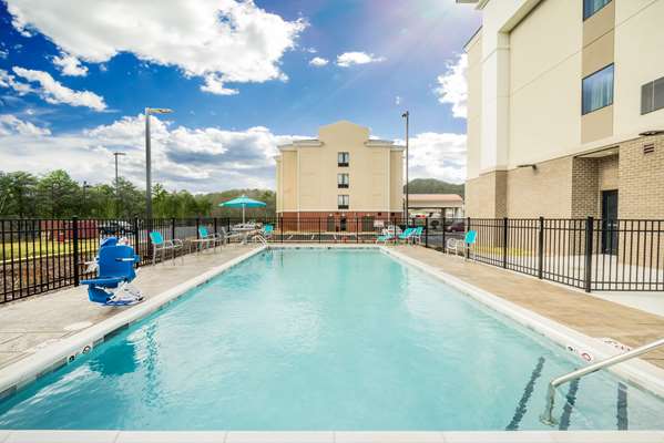 Pool - Hampton Inn Newport - I-40, Exit 435