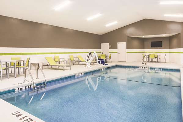 Pool - La Quinta Inn & Suites Milledgeville