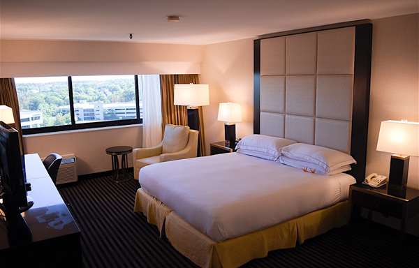  - APA Hotel Woodbridge Iselin