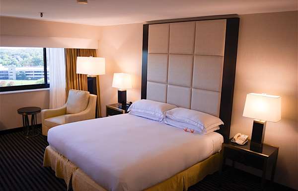  - APA Hotel Woodbridge Iselin