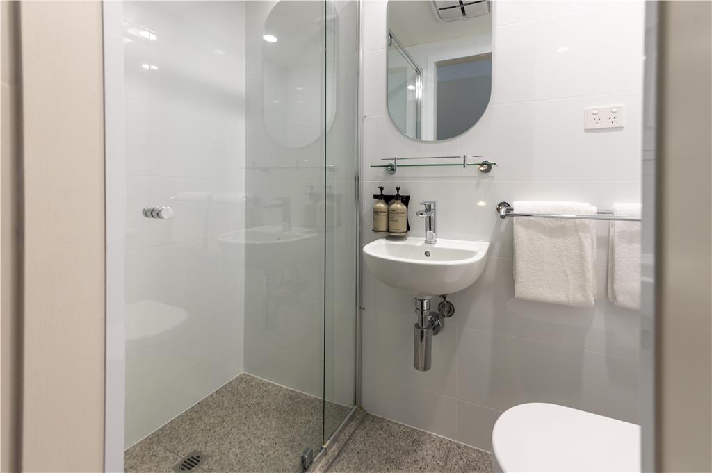 OZONE HOTEL KANGAROO ISLAND-guestroom-Guest Room,Bathroom,On-Site.jpg