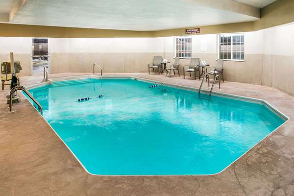 Pool - Super 8 Hotel Altoona - I-80, Exit 142