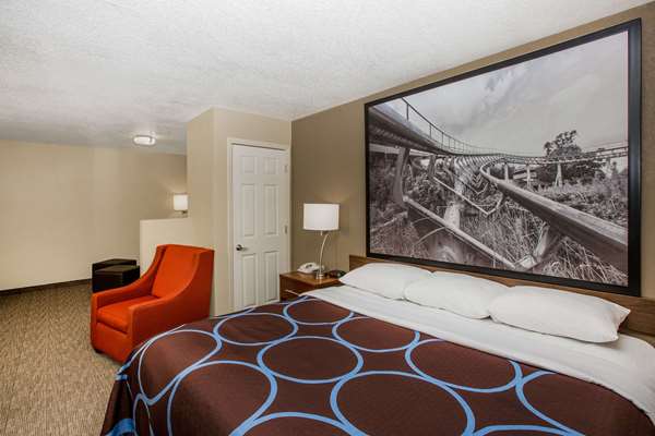 Suite - Super 8 Hotel Altoona - I-80, Exit 142