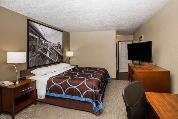  - Super 8 Hotel Altoona - I-80, Exit 142