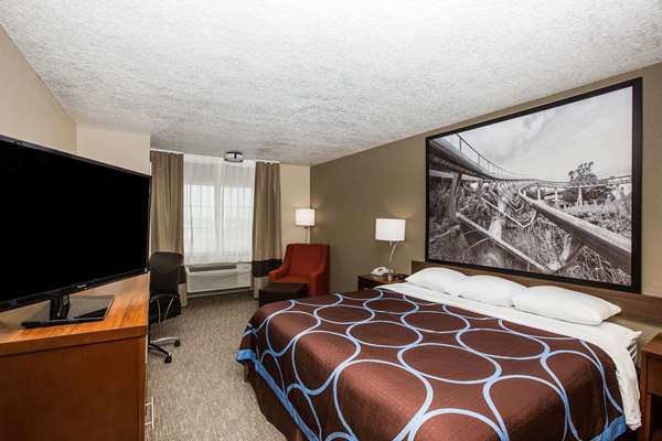  - Super 8 Hotel Altoona - I-80, Exit 142
