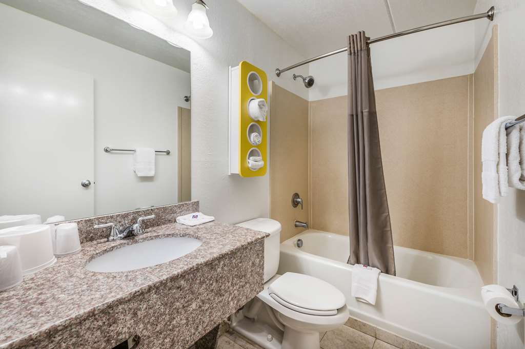 MOTEL 6 HENDERSON, TX-guestroom-Guest Room,Bathroom,On-Site.jpg