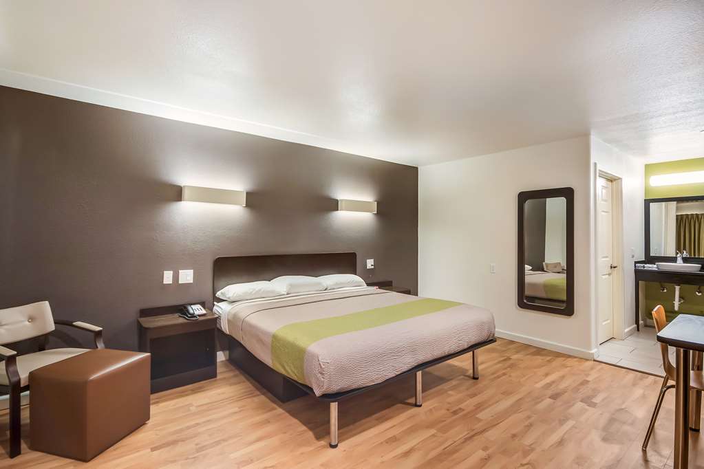 STUDIO 6 HUNTSVILLE TX-guestroom-Guest Room,Sink,Bedding,King bed,Guest Room Amenity,Sitting area,On-Site,Furnishings,Telephone,Deluxe Room,Single Room.jpg