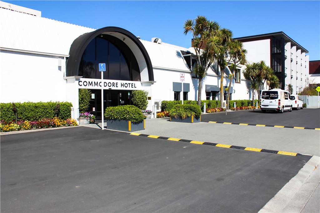 Commodore Airport Hotel