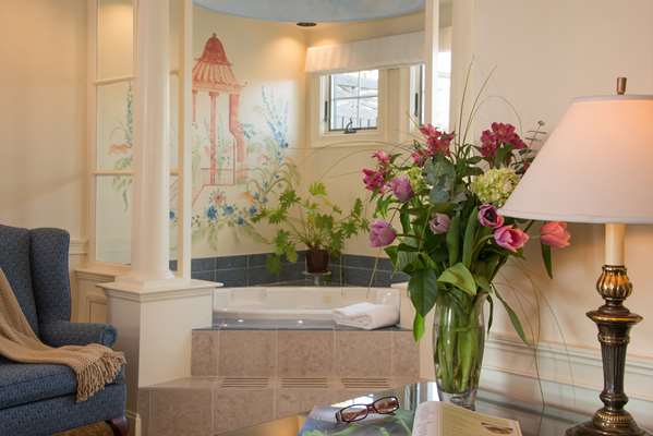 Pool - Daniel Webster Inn Sandwich