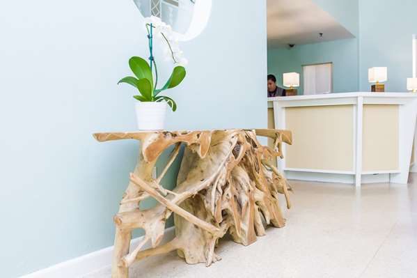  - Dorchester Hotel & Suites Miami Beach