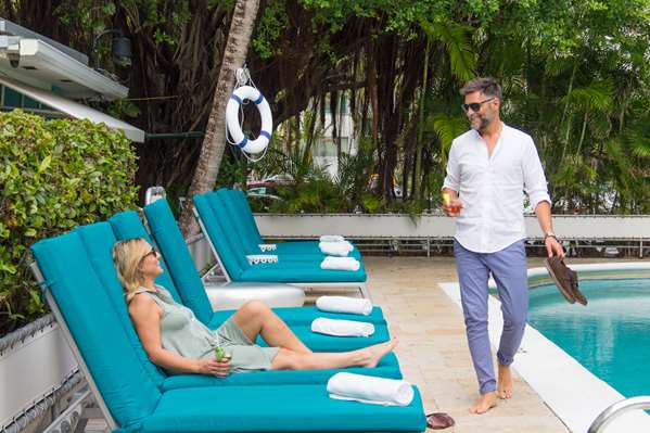 Pool - Dorchester Hotel & Suites Miami Beach
