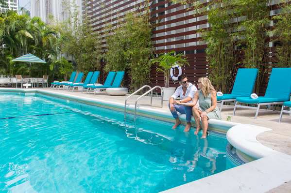 Pool - Dorchester Hotel & Suites Miami Beach