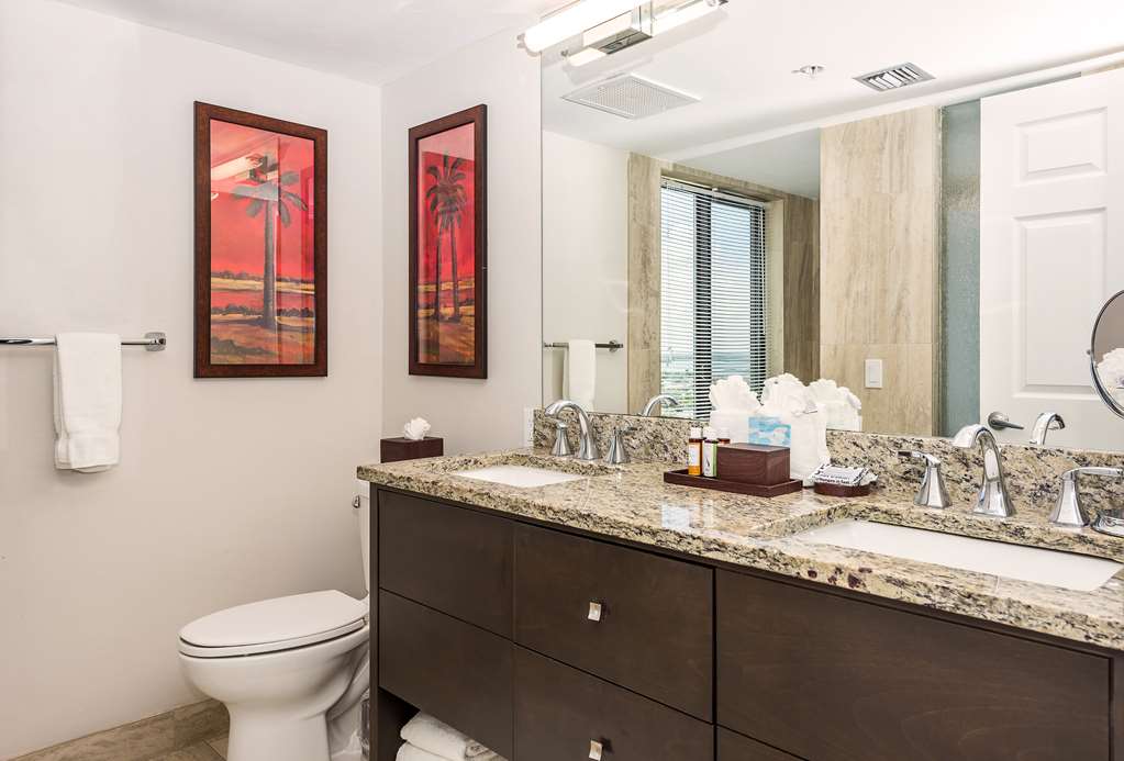 POINTE ESTERO BEACH RESORT-guestroom-Guest Room,Bathroom,On-Site.jpg