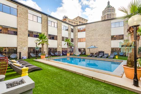 Pool - Riverwalk Plaza Hotel & Suites San Antonio - I-10 & I-35, Exit 155B