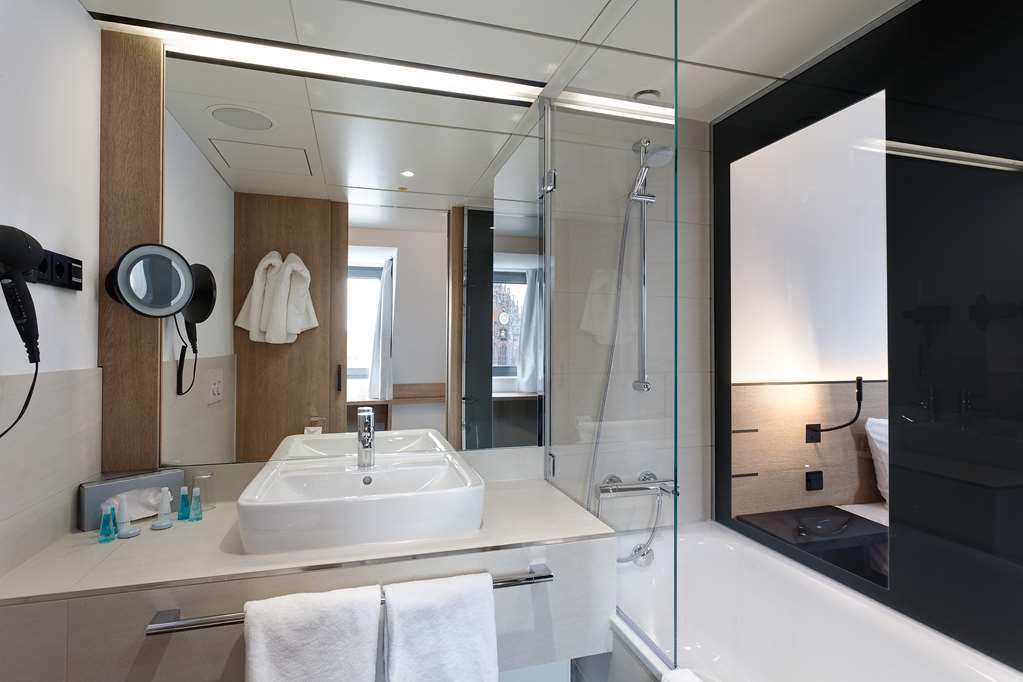 SORAT HOTEL SAXX NUERNBERG-guestroom-Guest Room,Bathroom,On-Site.jpg