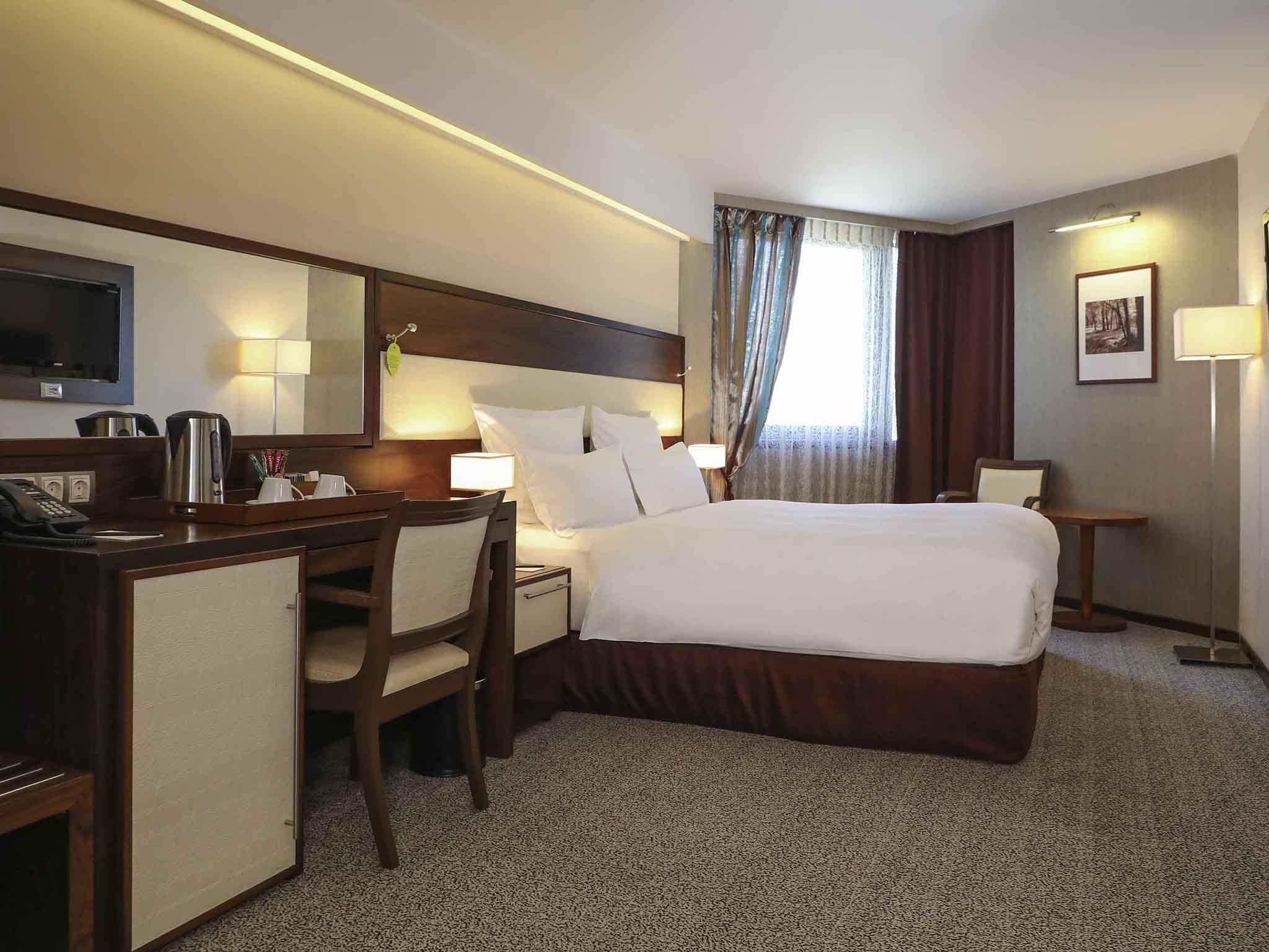 M Room Type - Deluxe Room with King-Size Bed