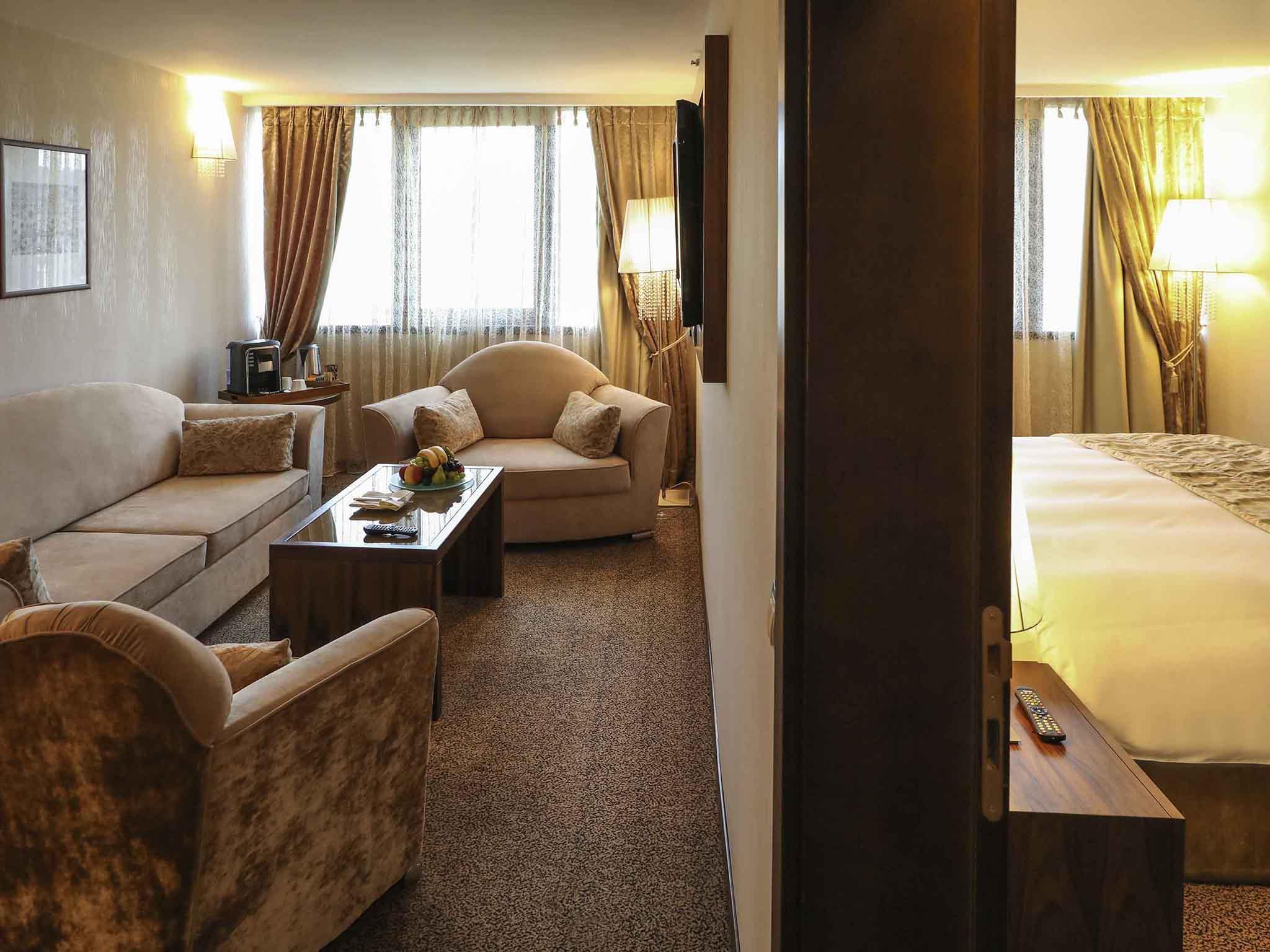 M Room Type - Junior Suite with King-Size Bed and Sofa lane side, separate living room Jacuzzi
