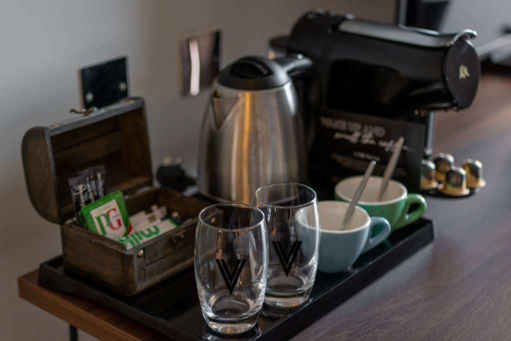 VILLAGE CARDIFF-guestroom-Guest Room,Guest Room Amenity,On-Site.jpg