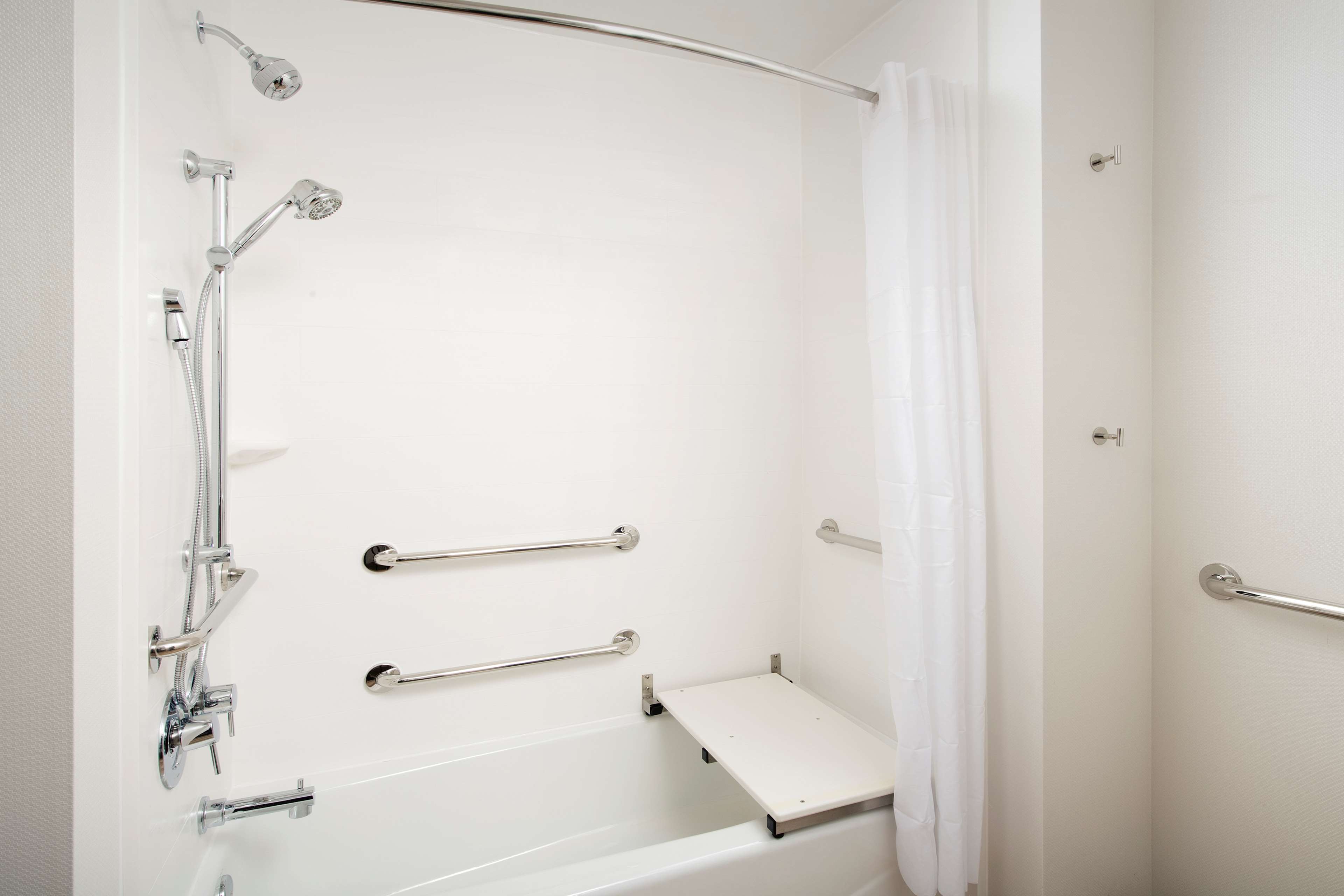 Hampton Inn & Suites San Antonio Lackland AFB SeaWorld Room Type - 2QN MOB HEARING ACC TUB NS