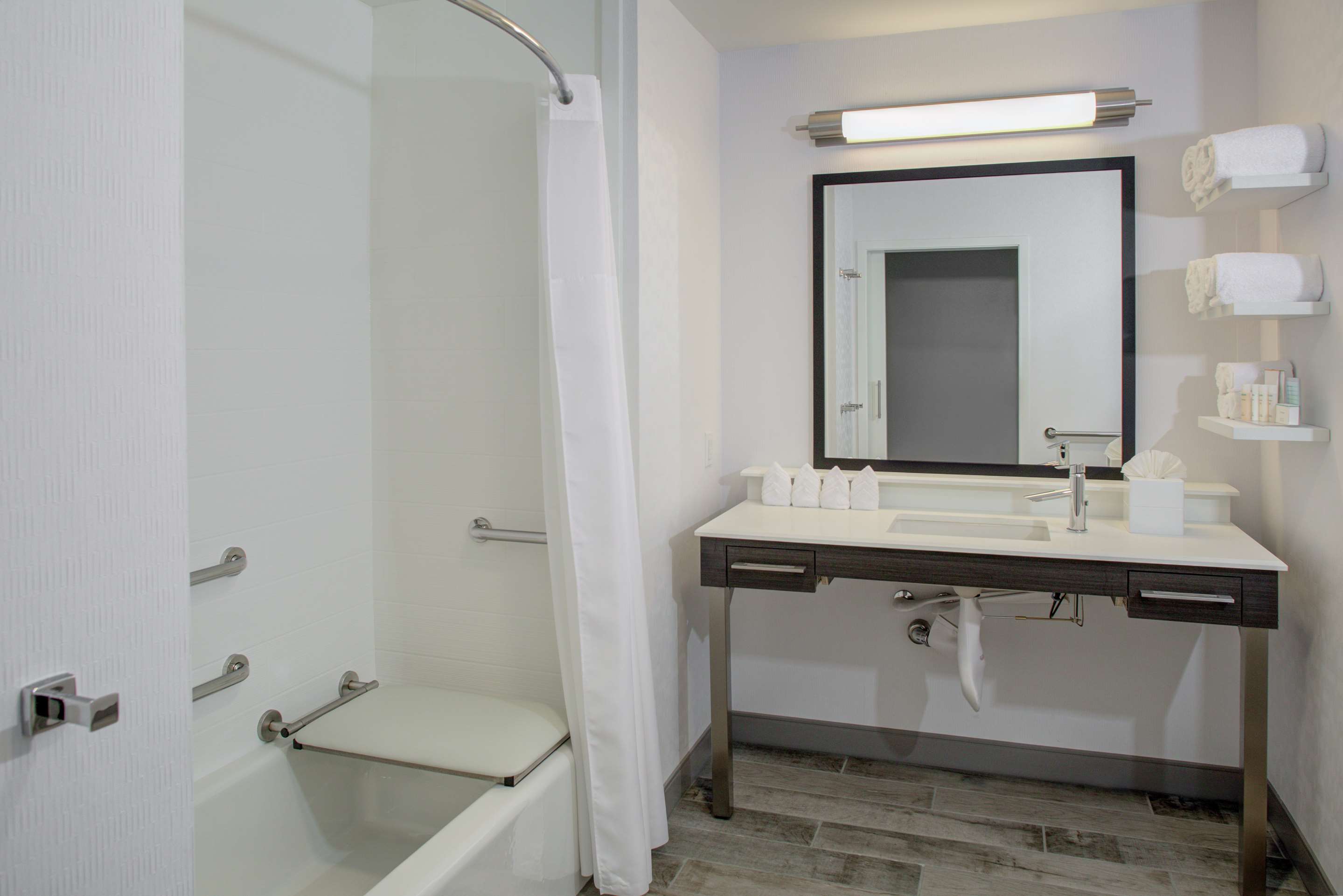 Guest room bath