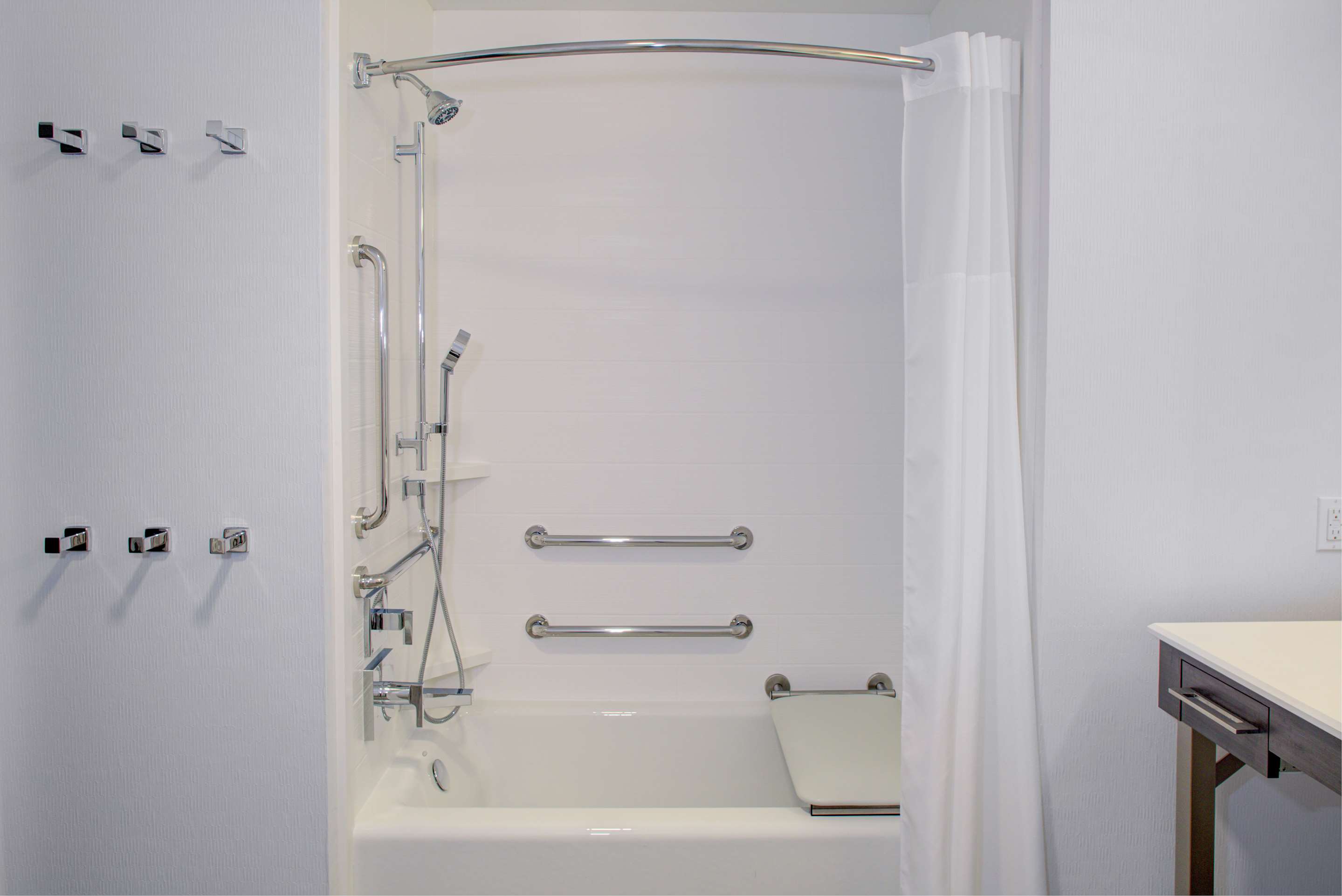 Guest room bath