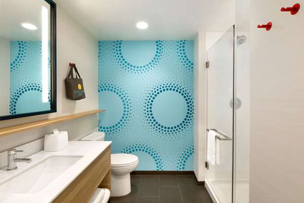  - Tru by Hilton Hotel York