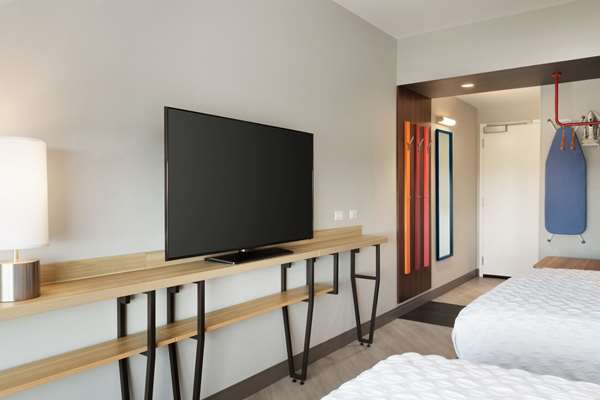  - Tru by Hilton Hotel York