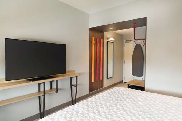  - Tru by Hilton Hotel York