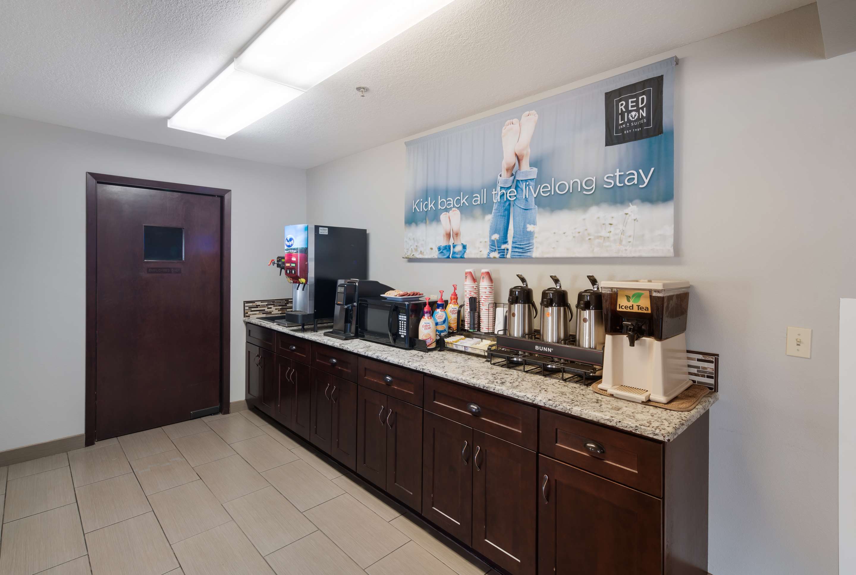 Breakfast Area | GuestHouse Kennewick