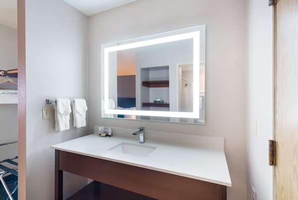  - Red Lion Inn & Suites Tri-Cities Kennewick