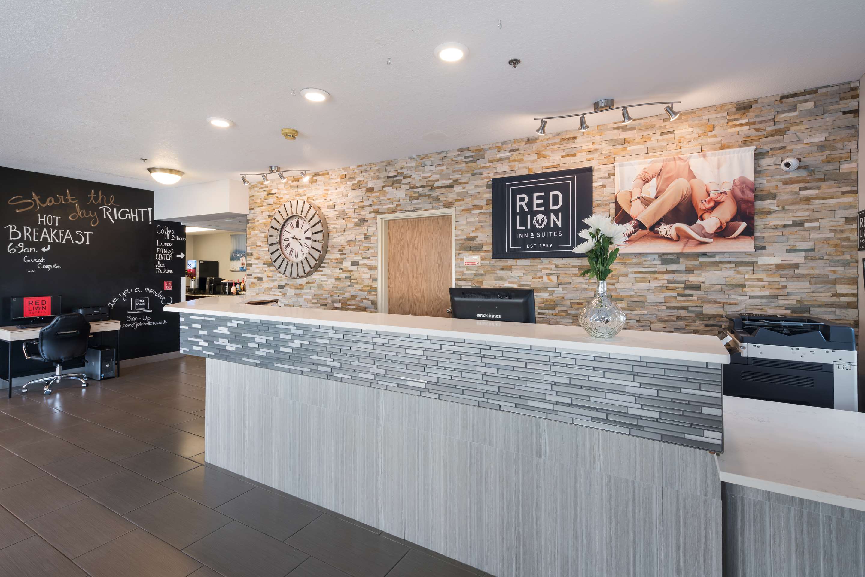 Lobby | GuestHouse Kennewick