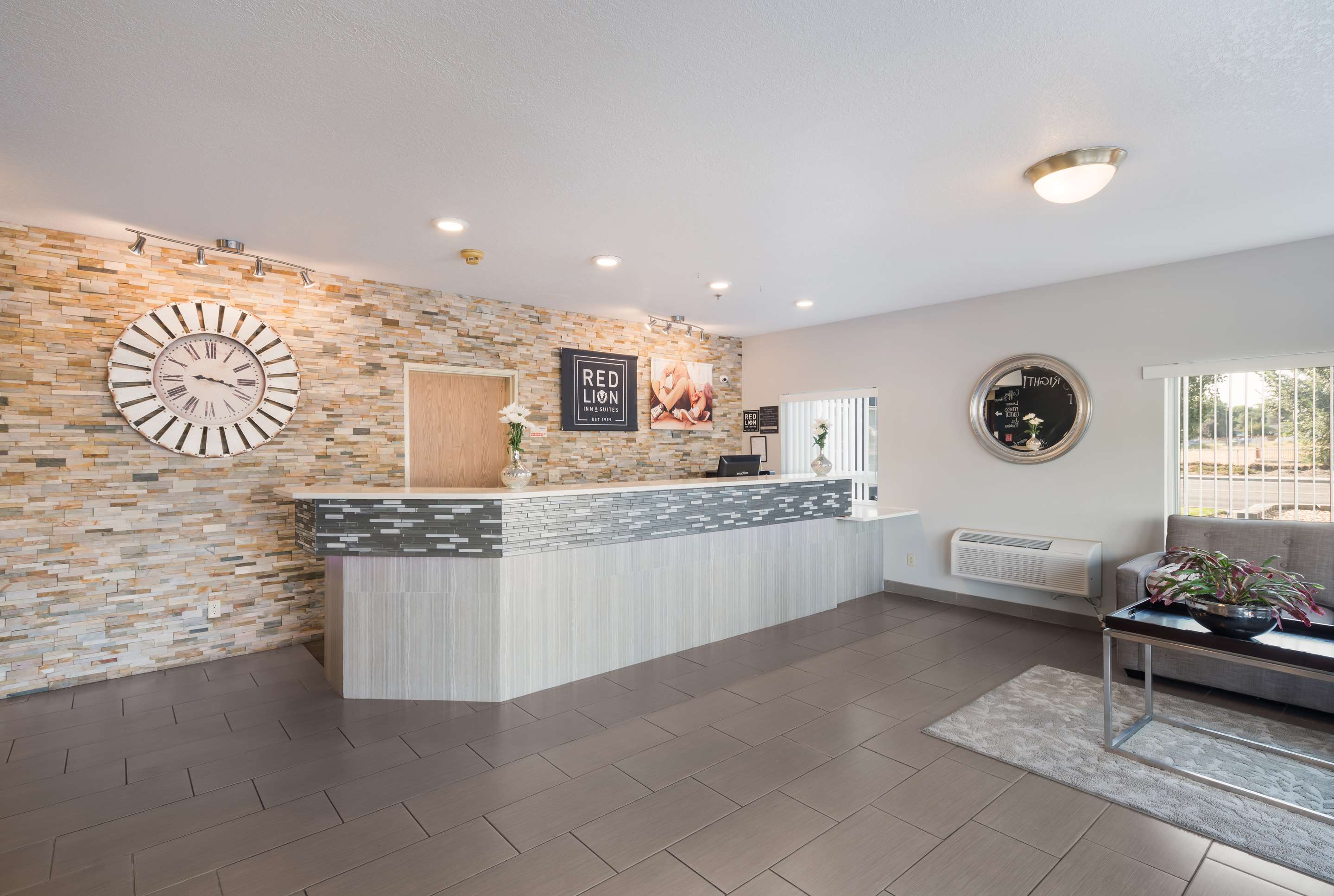 Lobby | GuestHouse Kennewick