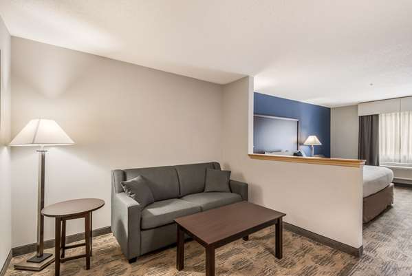 Suite - Red Lion Inn & Suites Sequim