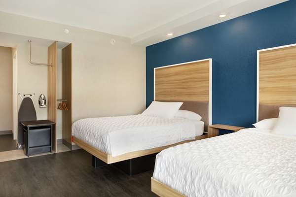  - Tru by Hilton Meridian - I-84, Exit 46