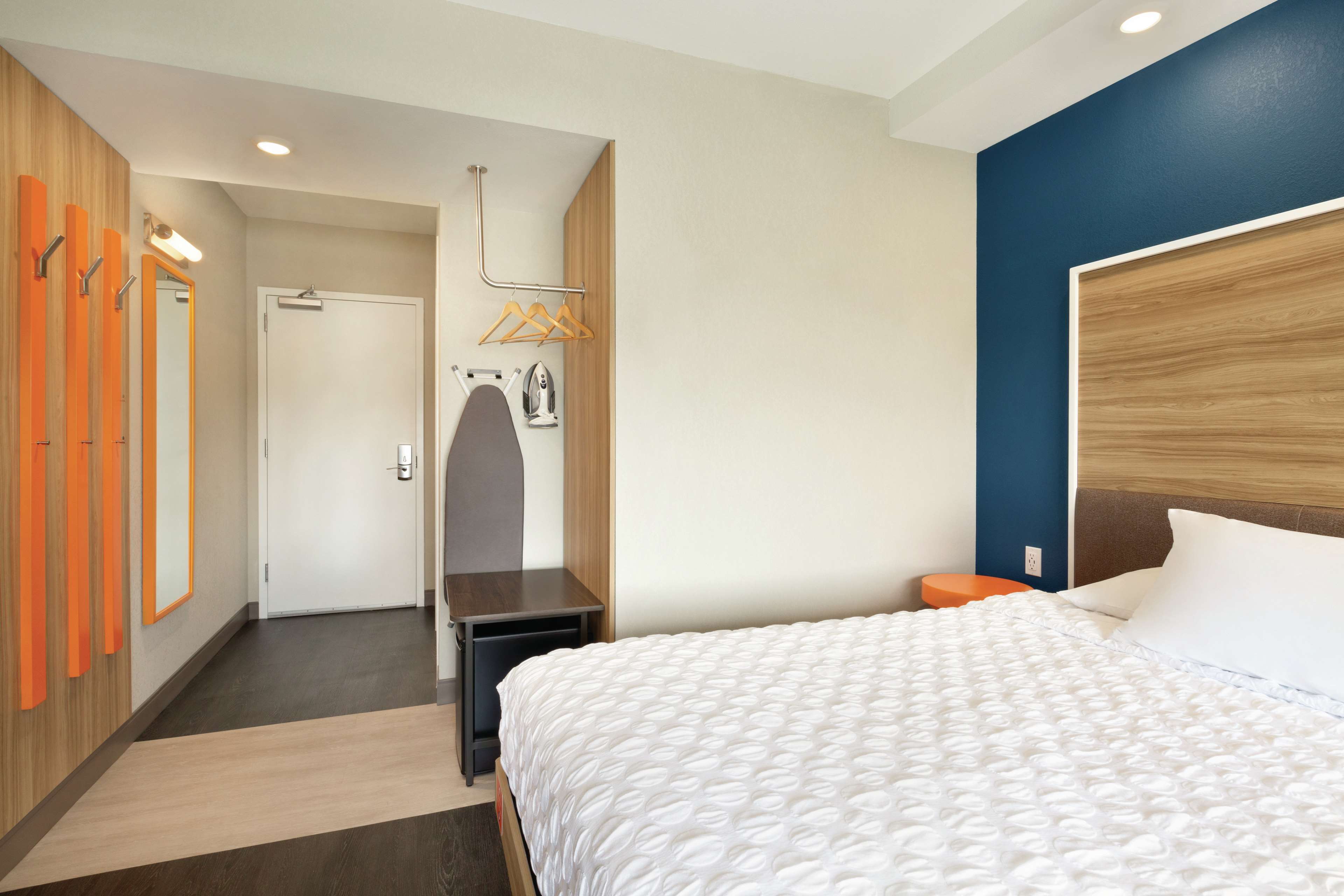 Tru by Hilton Meridian Boise West ID Room Type - 1 KING HEARING ACC W TUB