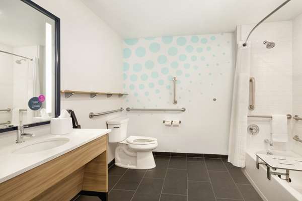  - Tru by Hilton Meridian - I-84, Exit 46