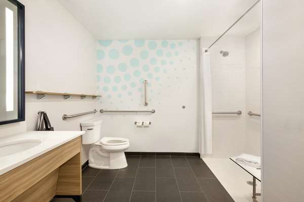  - Tru by Hilton Meridian - I-84, Exit 46