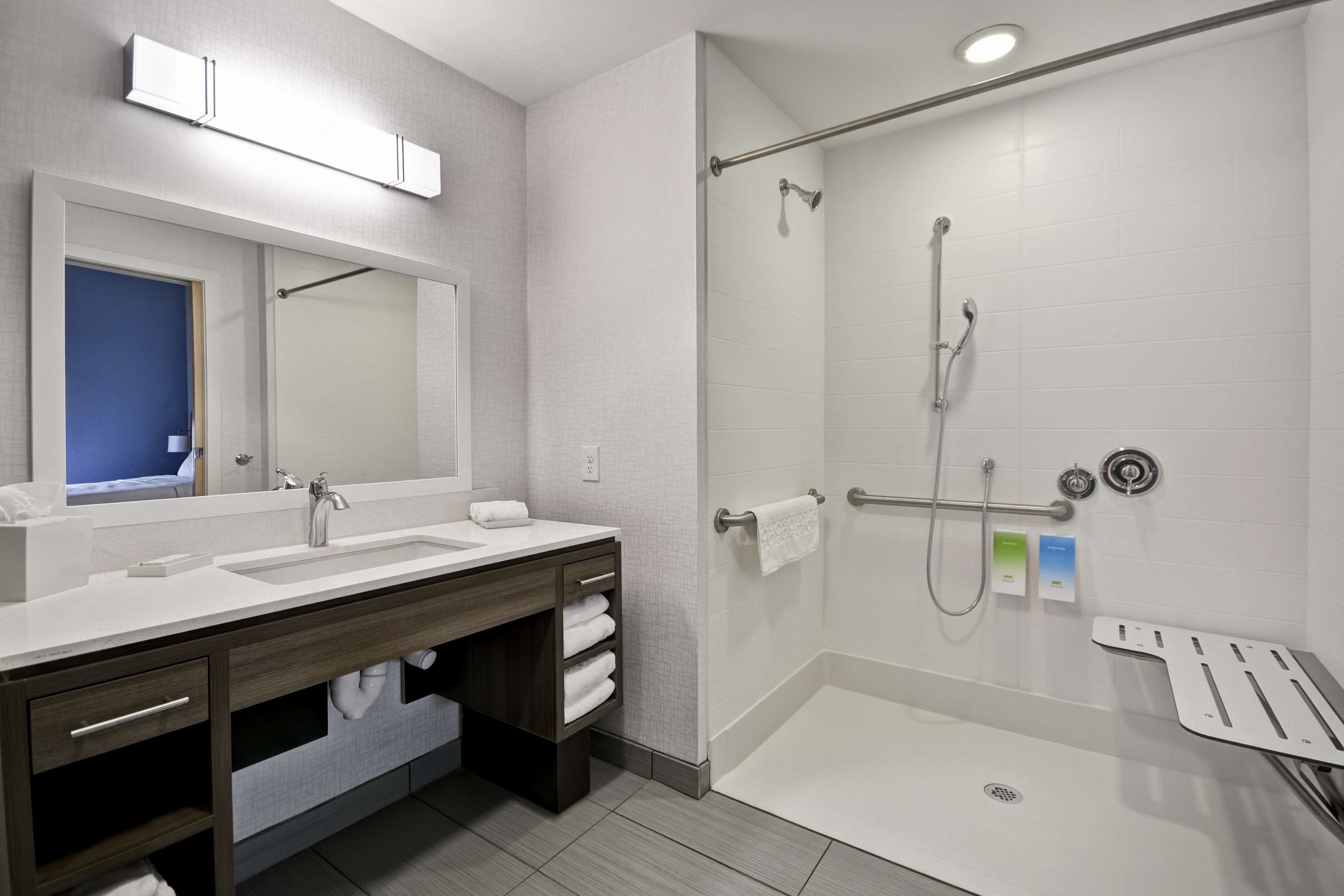 Guest room bath