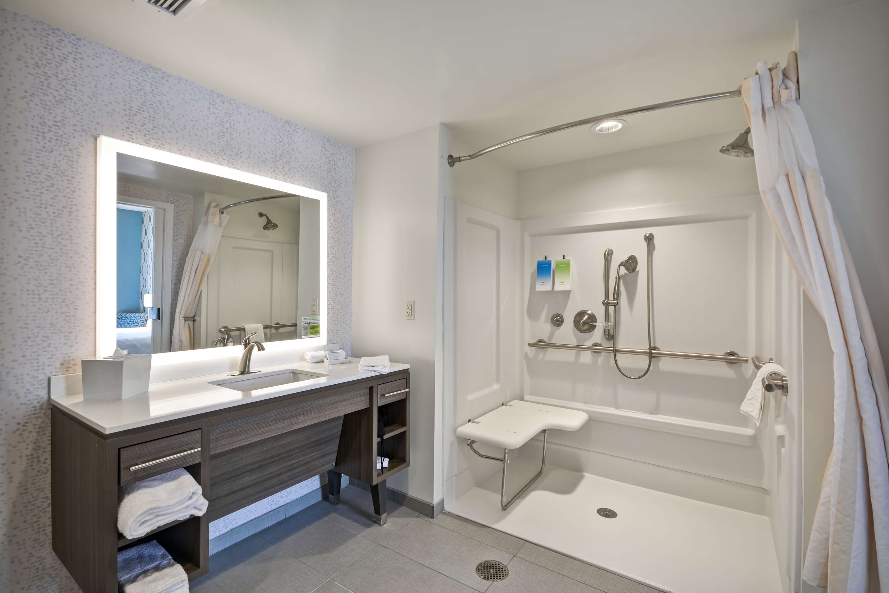 Guest room bath