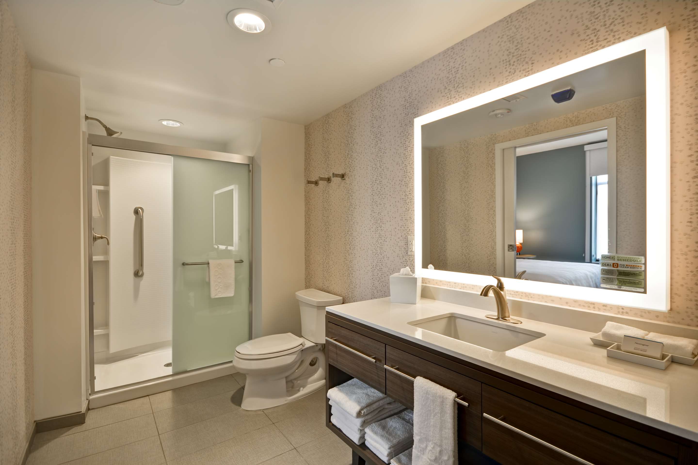 Guest room bath