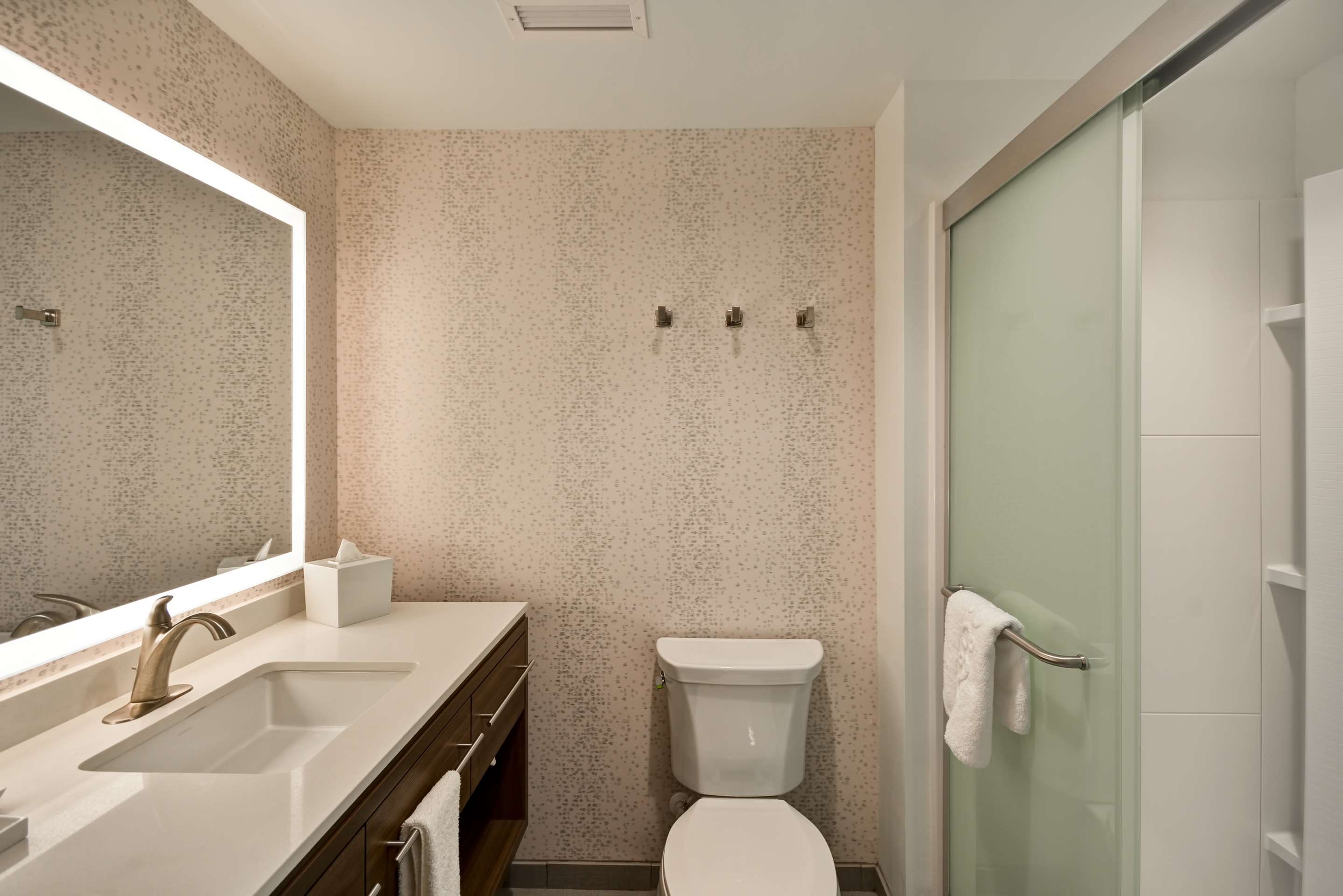 Guest room bath