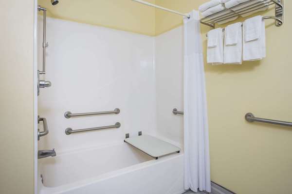  - Days Inn & Suites Grovetown - I-20, Exit 194