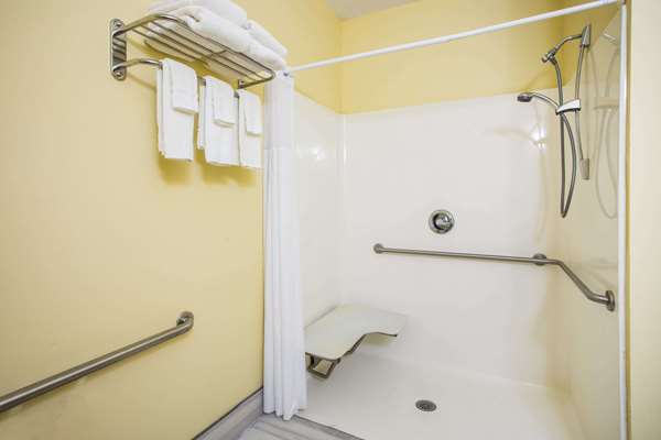  - Days Inn & Suites Grovetown - I-20, Exit 194