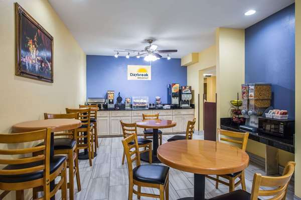  - Days Inn & Suites Grovetown - I-20, Exit 194