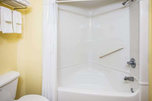  - Days Inn & Suites Grovetown - I-20, Exit 194