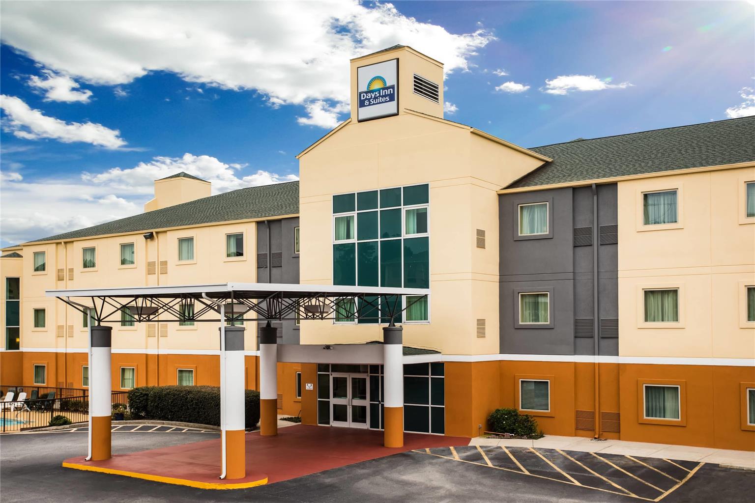 Days Inn & Suites Augusta West