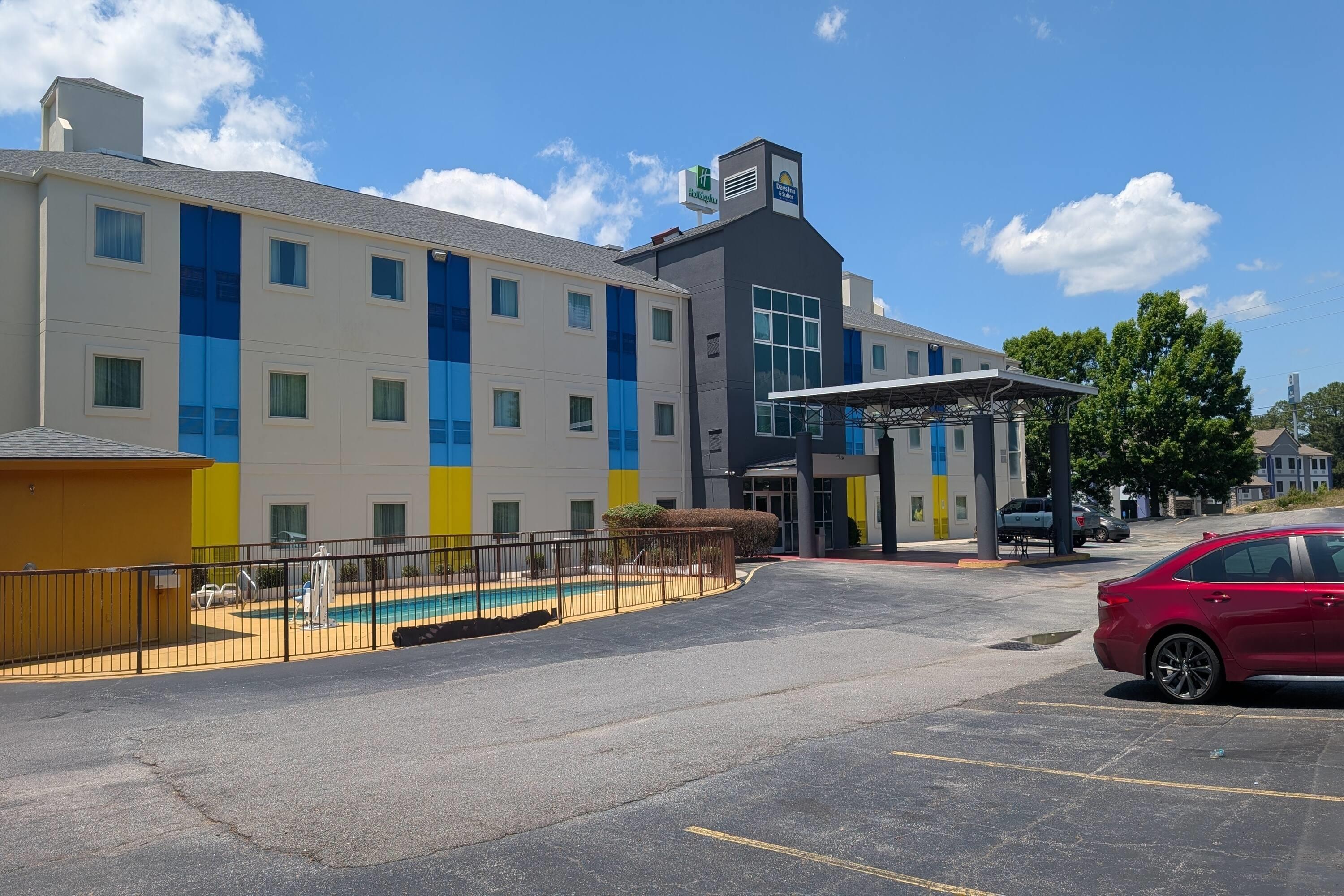 Exterior | Days Inn & Suites by Wyndham Augusta Near Fort Gordon