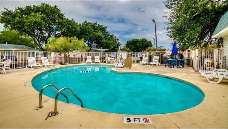Pool | Knights Inn Florence SC